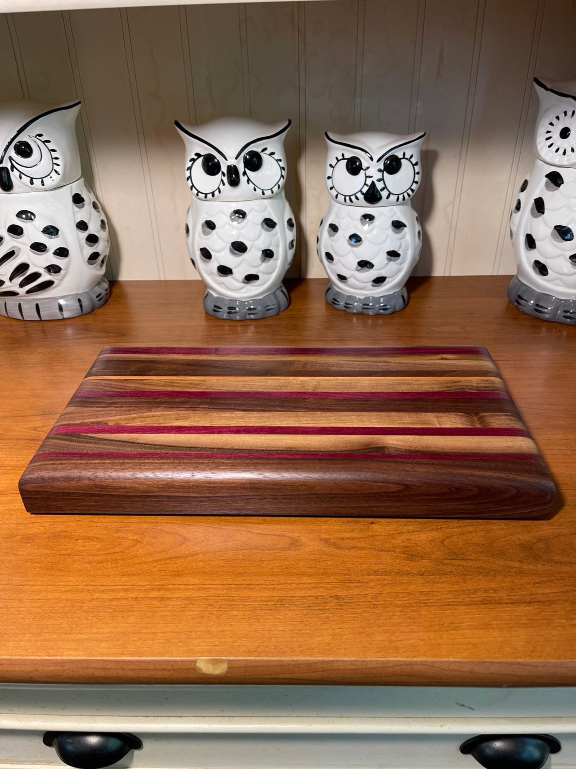 Dark mixed-hardwood side grain cutting board with Walnut and Purpleheart accent strips